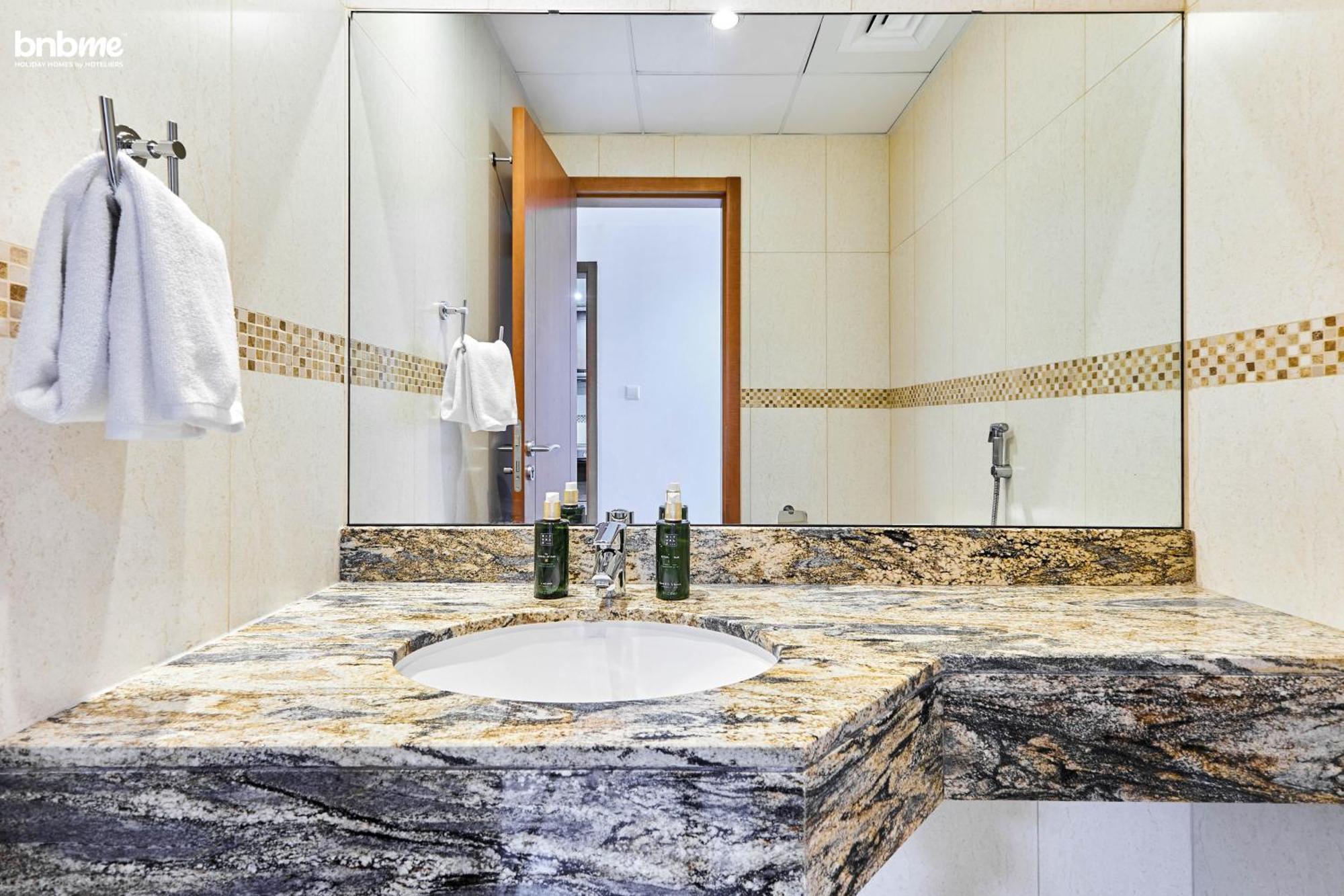 Bnbmehomes - Saba Tower Dubai Buitenkant foto